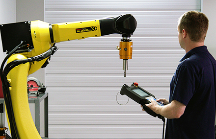 六軸力傳感器用于汽車缸蓋打磨